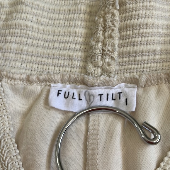 Full Tilt crochet two tone floral shorts large - Picture 8 of 9